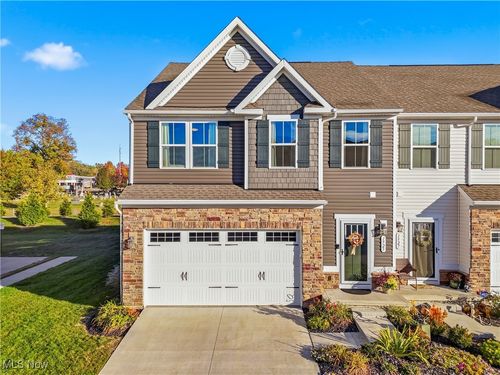 1525 Spruce Hill Dr, Stow, OH, 44224-1423 | Card Image