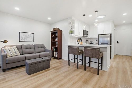 211-3950 Cleveland Ave, San Diego, CA, 92103-3451 | Card Image