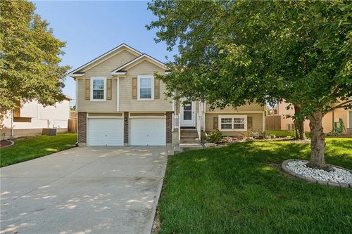 404 Nw Europa Dr, Grain Valley, MO, 64029-2701 | Card Image