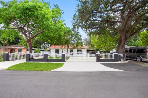 9290 Nw 32nd Court Rd, Miami, FL, 33147-2808 | Card Image