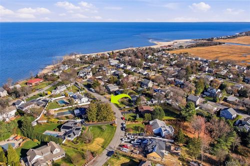 10 Hewitt Dr, Northport, NY, 11768-1255 | Card Image