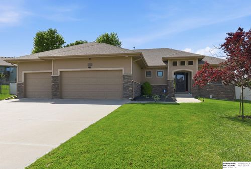 2210 Lola Cir, Bellevue, NE, 68147-8408 | Card Image