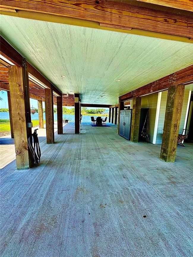 7165 Backridge Rd, House other with 6 bedrooms, 7 bathrooms and 2 parking in Sabine Pass TX | Image 7