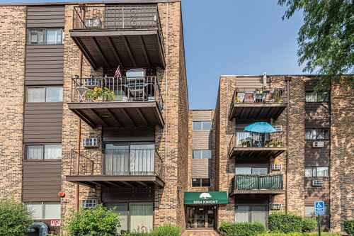 apt-316-8894 Knight Ave, Des Plaines, IL, 60016-5560 | Card Image