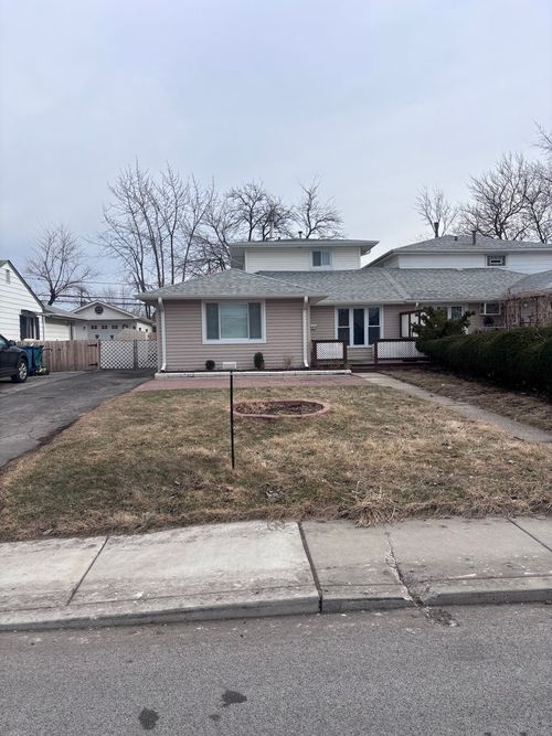 8945 S Corcoran Rd, Hometown, IL, 60456-1126 | Card Image