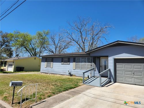 409 W 14th St, Shiner, TX, 77984-5241 | Card Image