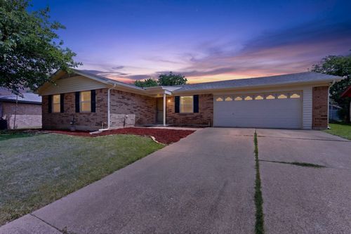 4512 Tiptop St, Haltom City, TX, 76117-1133 | Card Image