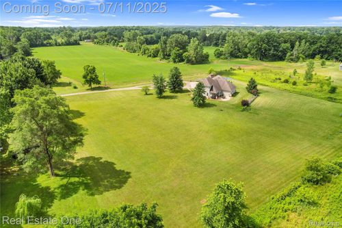 11405 Berkshire Dr, Clio, MI, 48420-1782 | Card Image