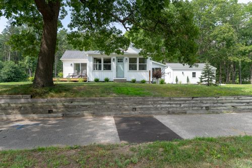 15465 Leonard Rd, Spring Lake, MI, 49456-9101 | Card Image
