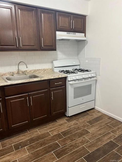 1f-90-19 198th St, Jamaica, NY, 11423-2705 | Card Image