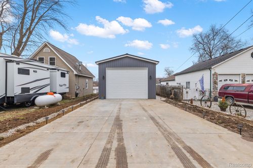 3529 Lakeview Dr, Ortonville, MI, 48462-9278 | Card Image