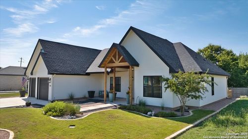 105 Parlin Ln, Fredericksburg, TX, 78624-2866 | Card Image