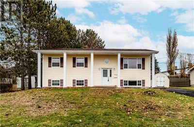 618 Av Guy, House other with 2 bedrooms, 2 bathrooms and null parking in Dieppe NB | Image 1