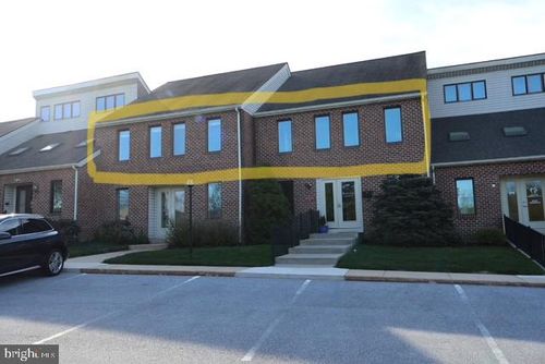 c104-104 Schubert Dr, Downingtown, PA, 19335-3382 | Card Image