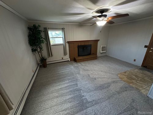 941 Shoshone Cir, Waterford, MI, 48327-3136 | Card Image