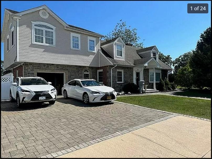 Elm Dr, Farmingdale, NY 11735