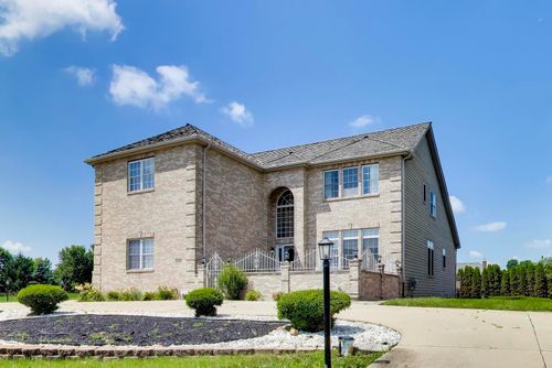 8303 Appaloosa Ln, Spring Grove, IL, 60081-8243 | Card Image