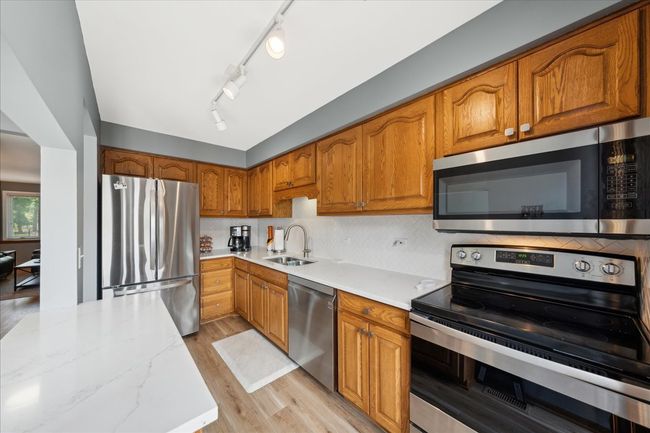 317 Hale St, Townhouse with 2 bedrooms, 2 bathrooms and 2 parking in Wheaton IL | Image 8