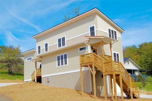 21 Ponder St, Mars Hill, NC, 28754-9782 | Card Image