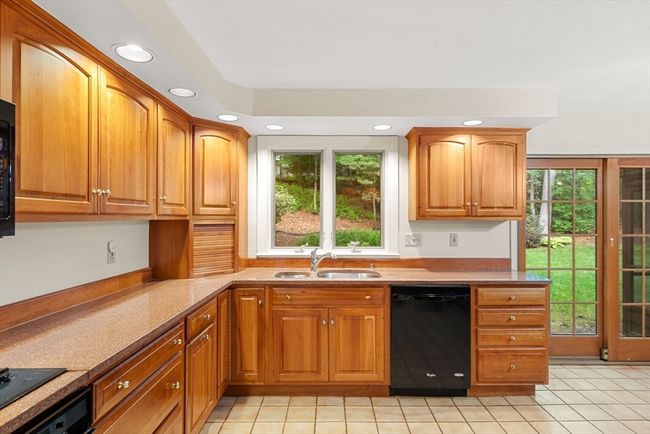 369 Border Rd, House other with 4 bedrooms, 4 bathrooms and 6 parking in Concord MA | Image 12