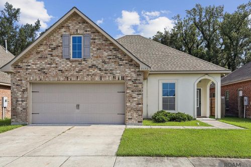7977 Brown Hickory Ave, Baton Rouge, LA, 70820-2904 | Card Image