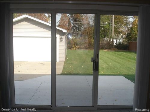 37944 Lyndon St, Livonia, MI, 48154-4962 | Card Image