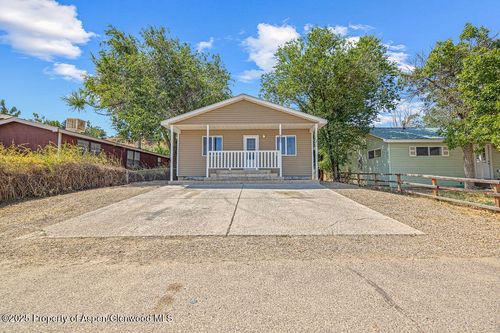 627 Lake St, Rangely, CO, 81648-3111 | Card Image