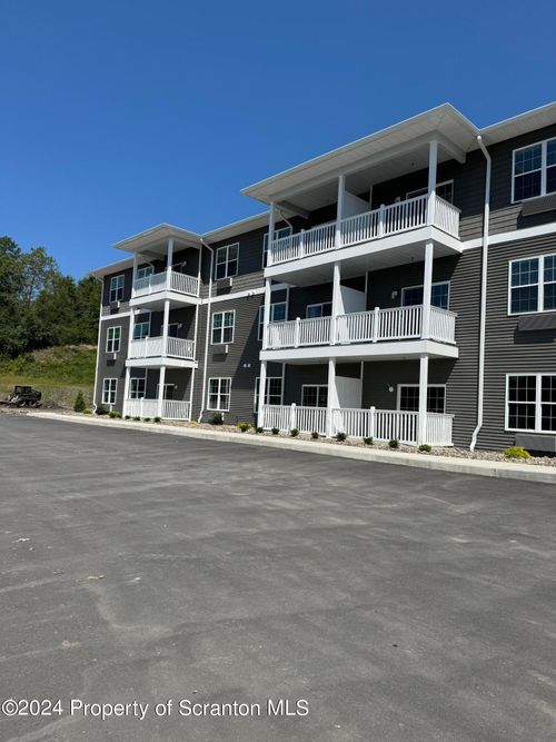 332 Circle Dr, Taylor, PA, 18517-1324 | Card Image