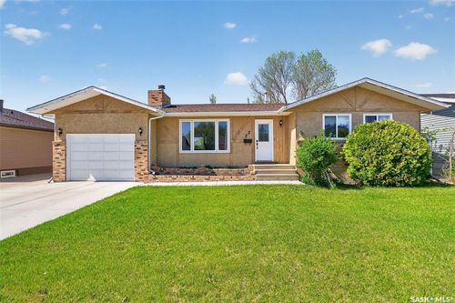 22 Edelweiss Crescent, Moose Jaw, SK, S6J1E5 | Card Image