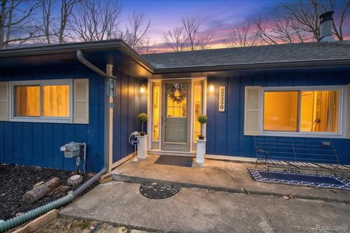 23330 Canfield Ave, Farmington Hills, MI, 48336-2876 | Card Image