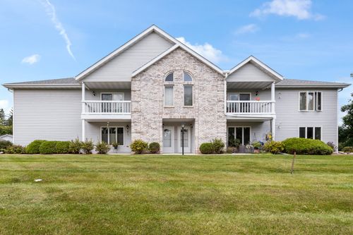 1711 Wildlife Dr, Kewaskum, WI, 53040-9316 | Card Image