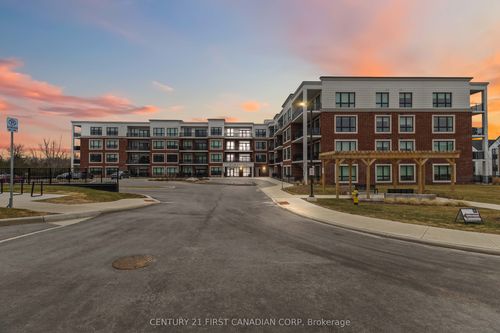 105-1975 Fountain Grass Dr, London, ON, N6K0M3 | Card Image
