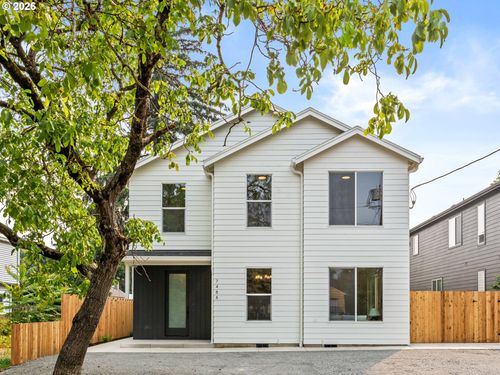 7484 Se 51st Ave, Portland, OR, 97206-8377 | Card Image