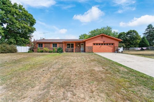 502 Valley Crest Dr, Mogadore, OH, 44260-9572 | Card Image