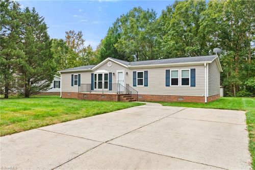 5519 Bridgeway Dr, Greensboro, NC, 27406-8920 | Card Image