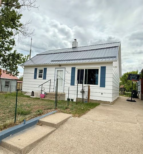 121 8th Ave Se, Cut Bank, MT, 59427-3318 | Card Image