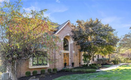 8 Harvester Ct, Sewickley, PA, 15143-9101 | Card Image