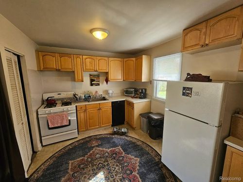 10211 Troy St, Oak Park, MI, 48237-3936 | Card Image