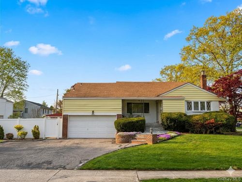 14 Greentree Circle, North Hempstead, NY, 11590 | Card Image