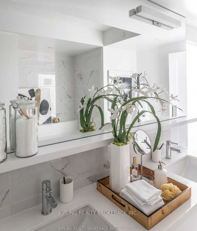 604 - 101 St Clair Ave W, Condo with 3 bedrooms, 2 bathrooms and null parking in Toronto ON | Image 14