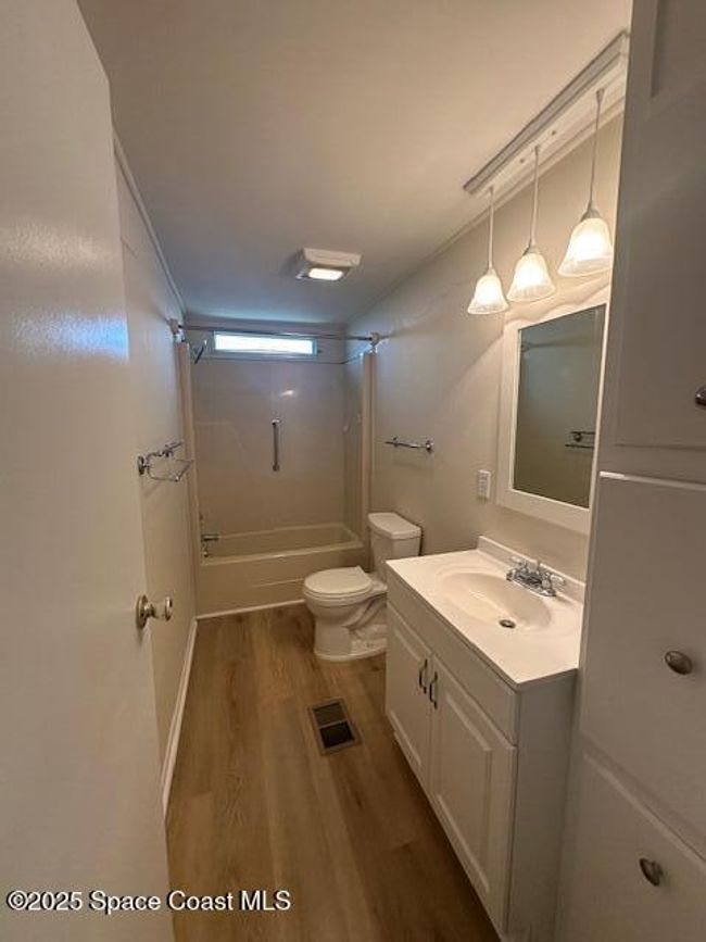 guest bath | Image 14