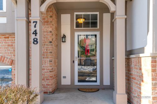 748 June Ter, Lake Zurich, IL, 60047-6252 | Card Image