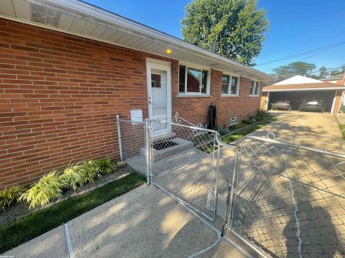 22317 Frazho St, Saint Clair Shores, MI, 48081-2476 | Card Image