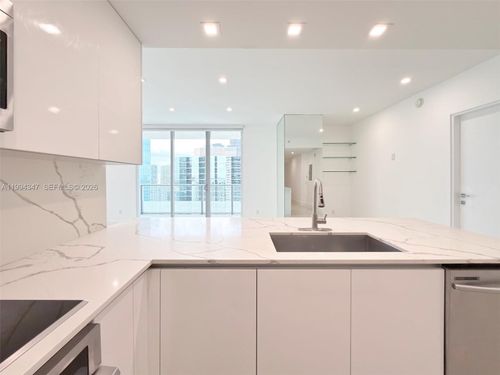 apt-3100-1300 Brickell Bay Dr, Miami, FL, 33131-3399 | Card Image