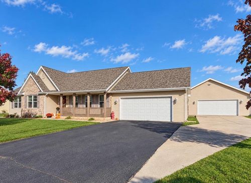 1011 E Whippoorwill Way, Beloit, WI, 53511 | Card Image