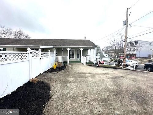 1015 W Race St, POTTSVILLE, PA, 17901-2337 | Card Image