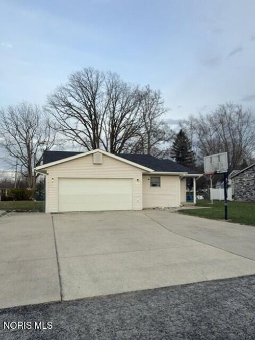 930 Indianola Ave, Montpelier, OH, 43543-9500 | Card Image