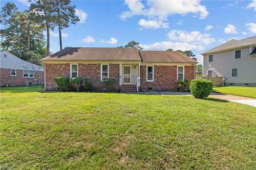 2824 Augusta Cir, Virginia Beach, VA, 23453-3306 | Card Image