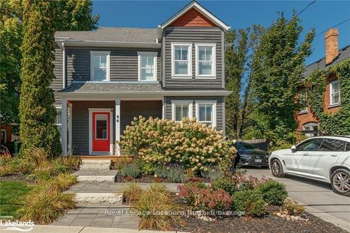 {{alt}} | Card Image