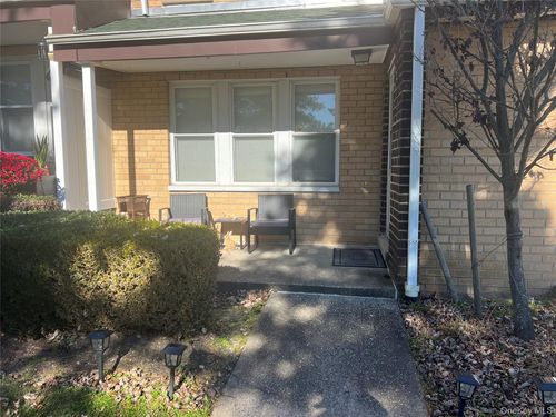 301 Artist Lake Dr, Middle Island, NY, 11953-2327 | Card Image